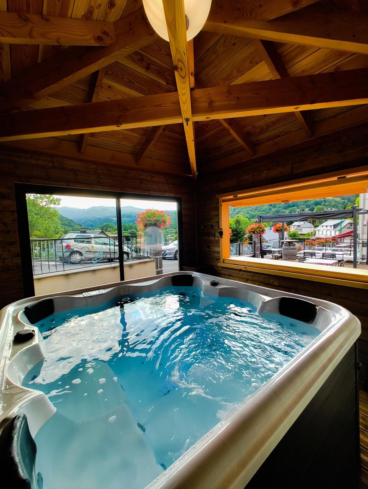 Logis Hotel Le Beau Site Шамбон-сюр-Лак Екстер'єр фото
