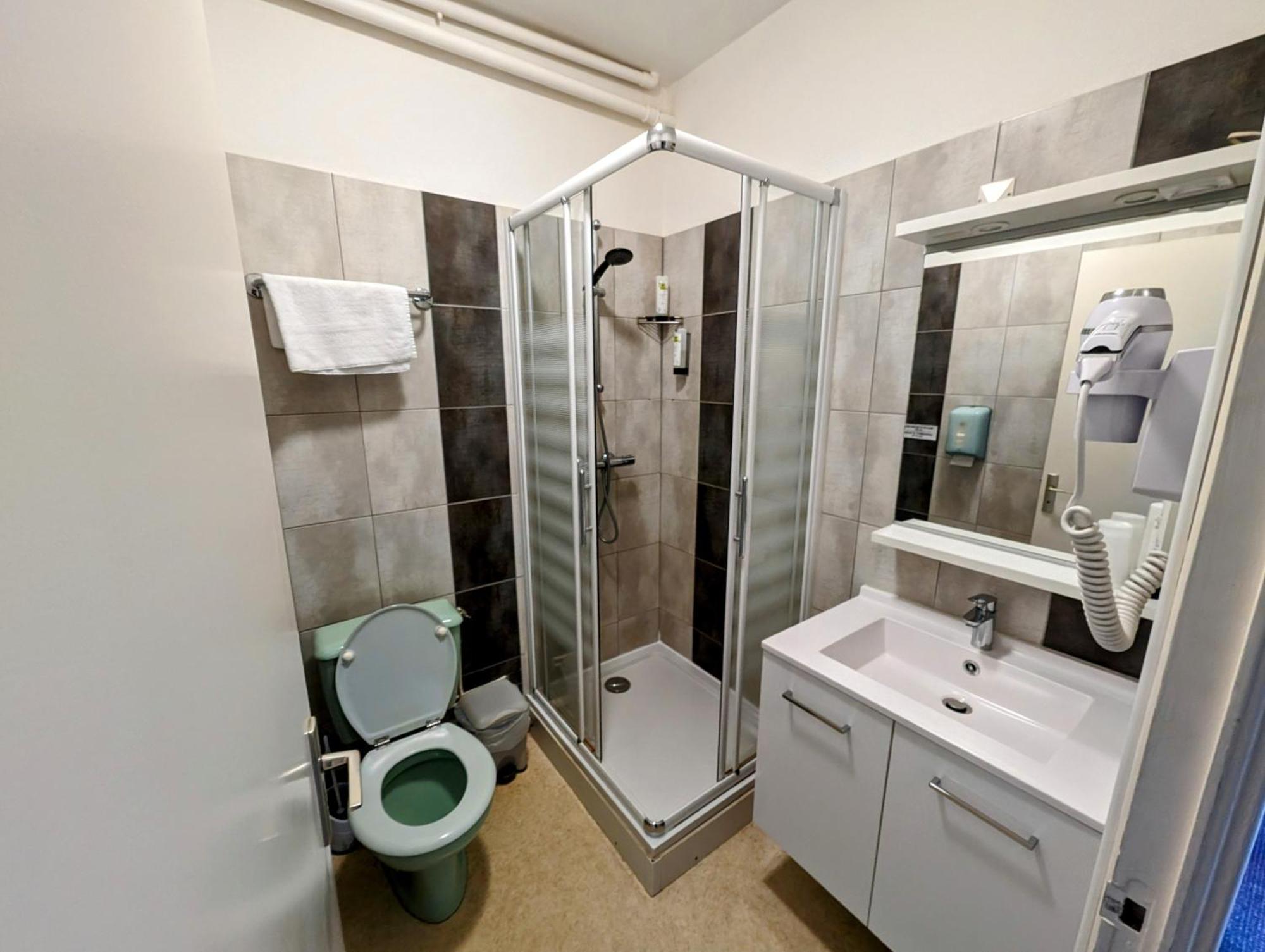 Logis Hotel Le Beau Site Шамбон-сюр-Лак Екстер'єр фото