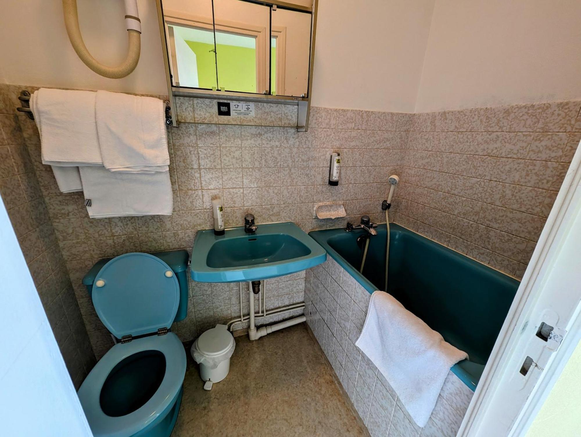 Logis Hotel Le Beau Site Шамбон-сюр-Лак Екстер'єр фото