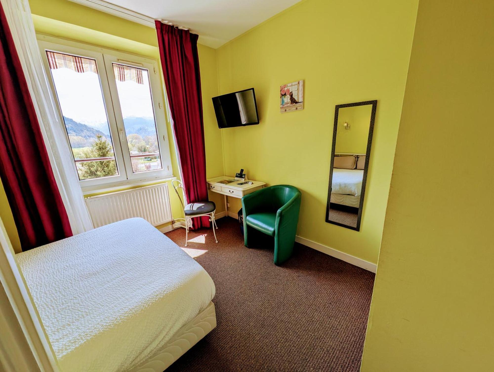Logis Hotel Le Beau Site Шамбон-сюр-Лак Екстер'єр фото